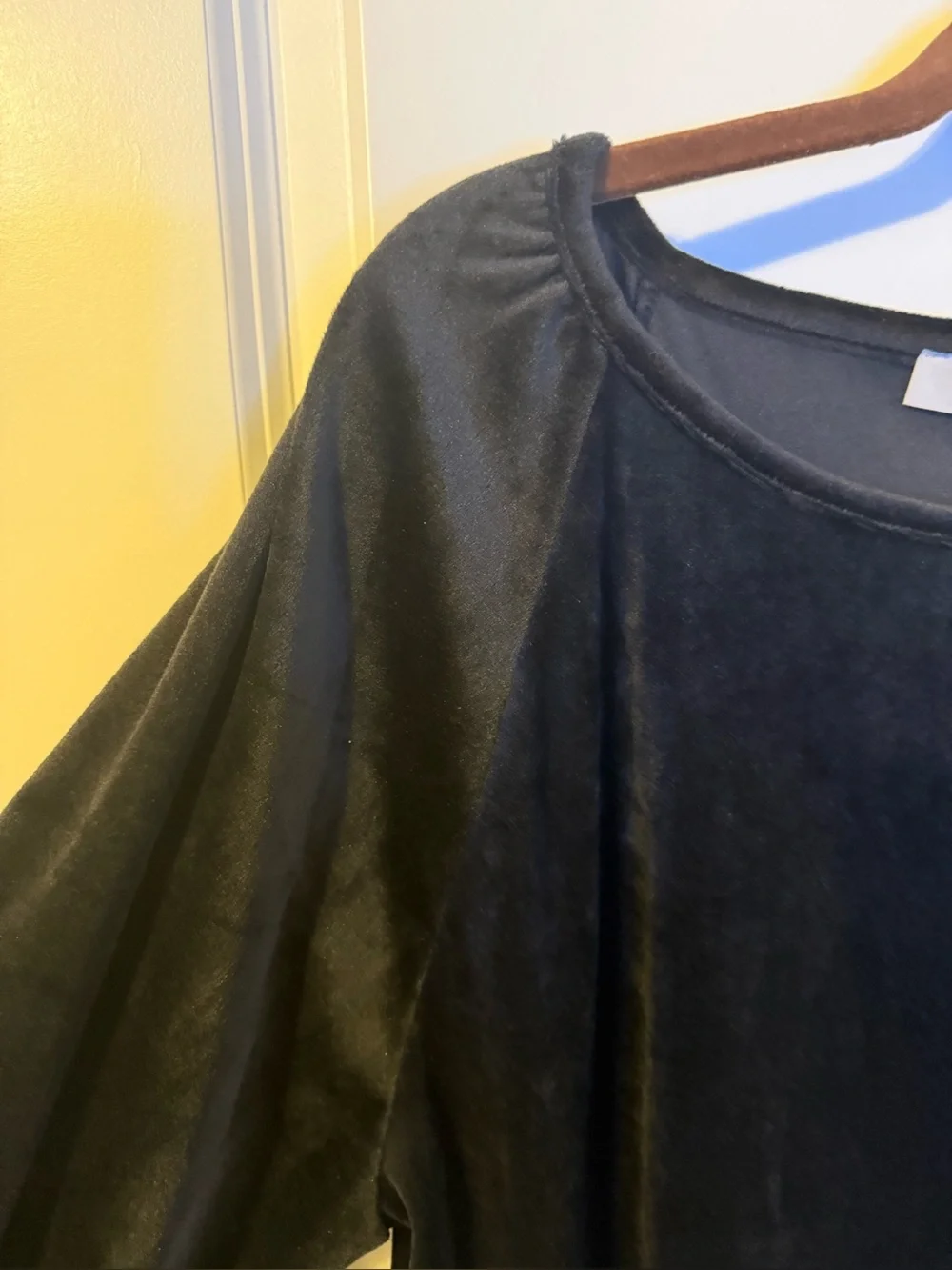 LOFT Black Velvet Velour Puff Sleeve Top Women’s Medium